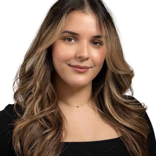 DESIRAE ~ CERTIFIED ORAL SURGERY ASSISTANT - El segundo Team